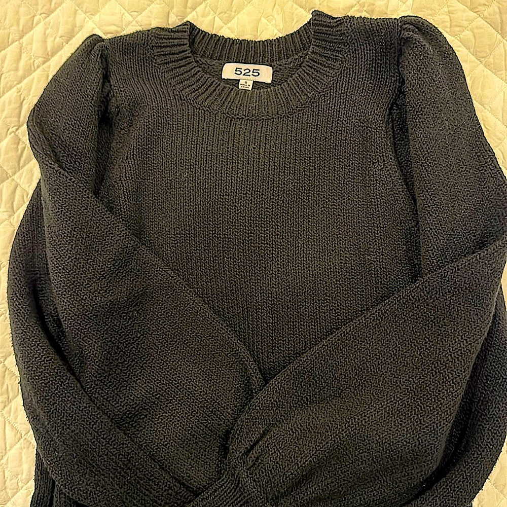 EverEve 525 crewneck sweater- black, slightly puff shoulders.